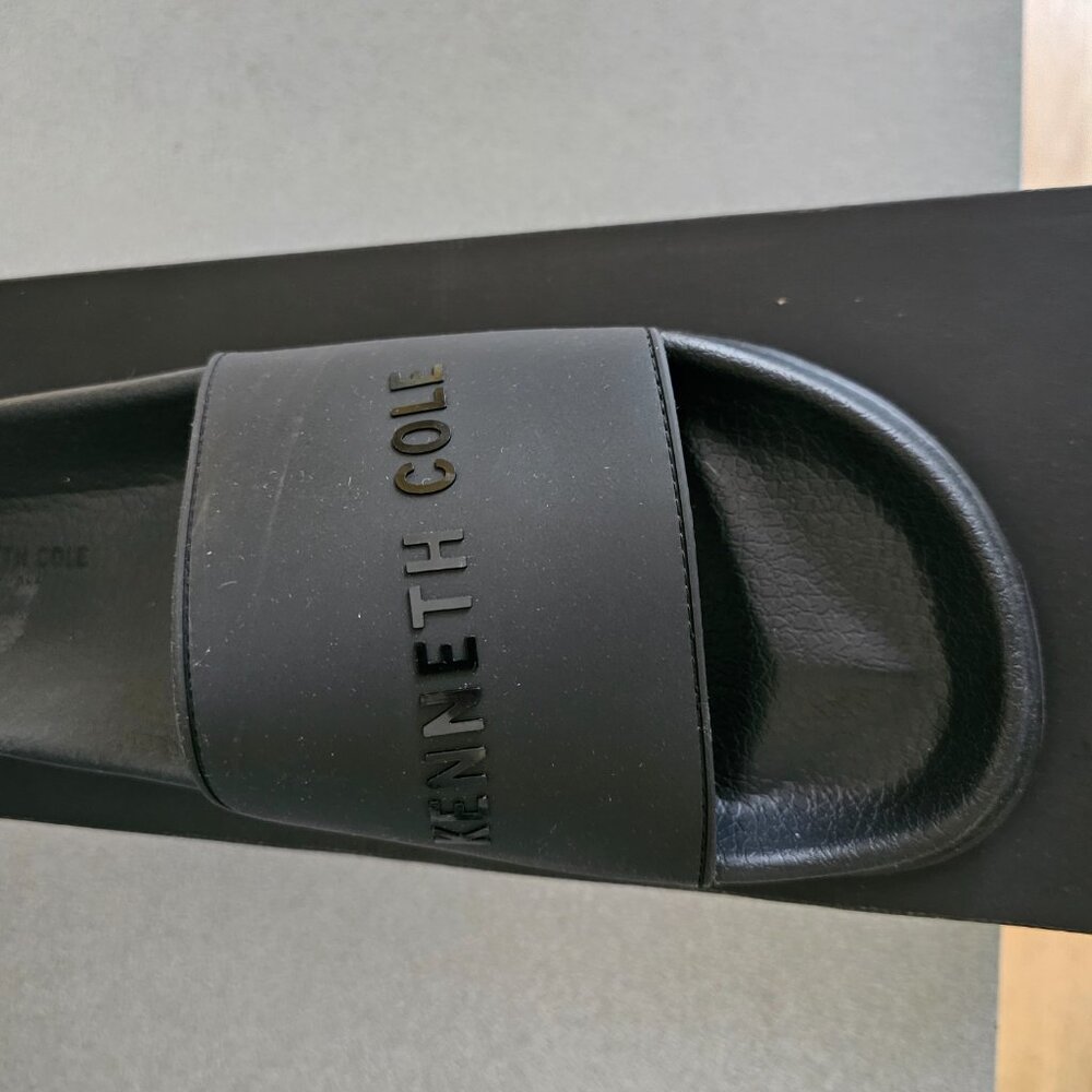 Kenneth Cole Kenny Logo Slide - Size 12 - New in Box